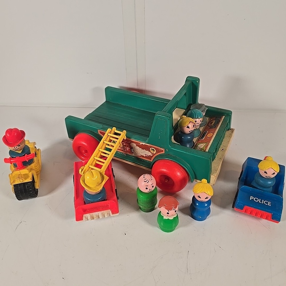 Vintage 1972 Fisher Price Little People Fire Truck Police Car Motorcycle